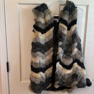 Fur vest / 4 color fur stripe pattern w pockets